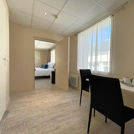 Des Quatre Saisons Hotel 3*