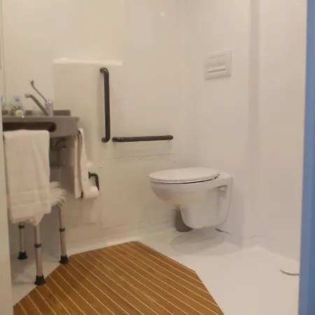 Des Quatre Saisons Hotel 3*