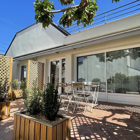 Des Quatre Saisons Hotel 3*