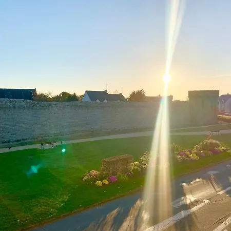 Des Quatre Saisons Hotel 2*