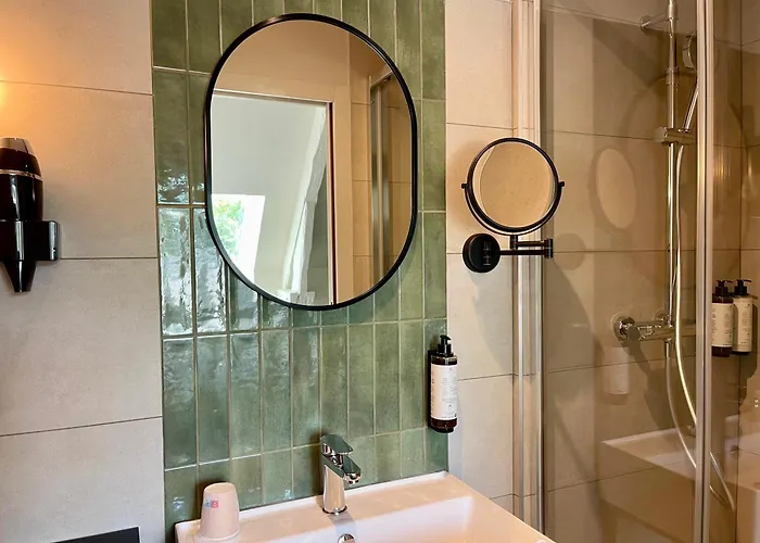 Des Quatre Saisons Hotel 3*