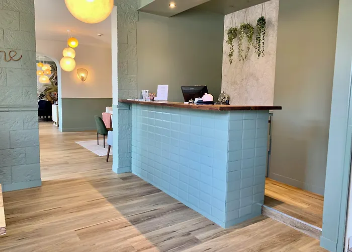 Отель Des Quatre Saisons Геранд