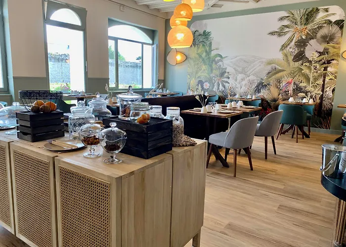 Отель Des Quatre Saisons Геранд